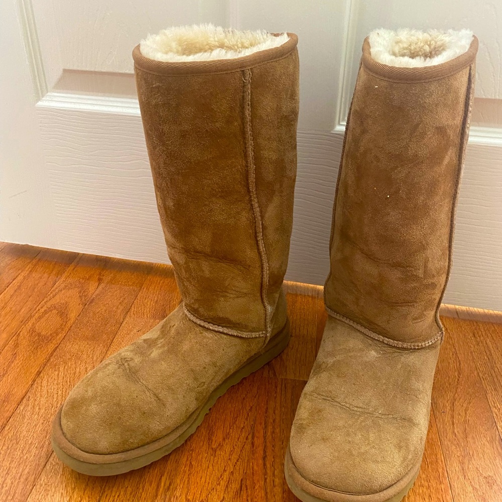 Brown tall UGGS.
